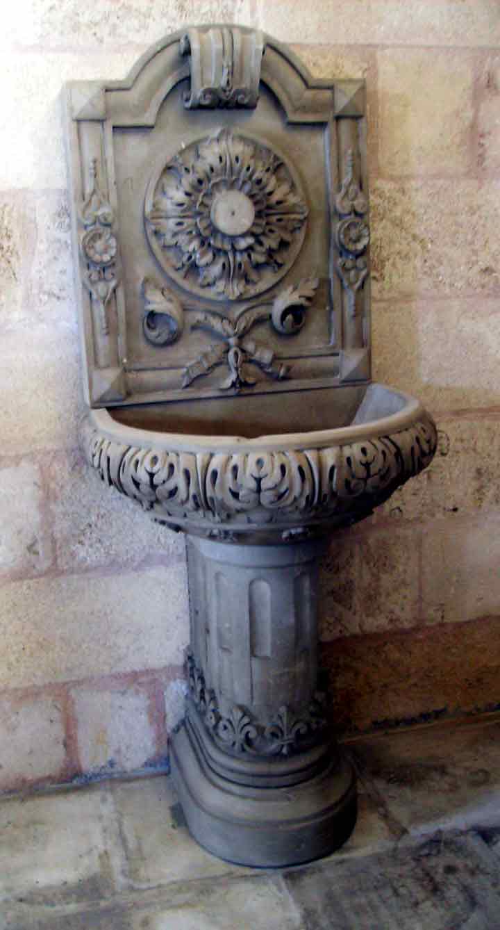 Fontane a parete per giardino: fontane a parete. Fontane in cemento